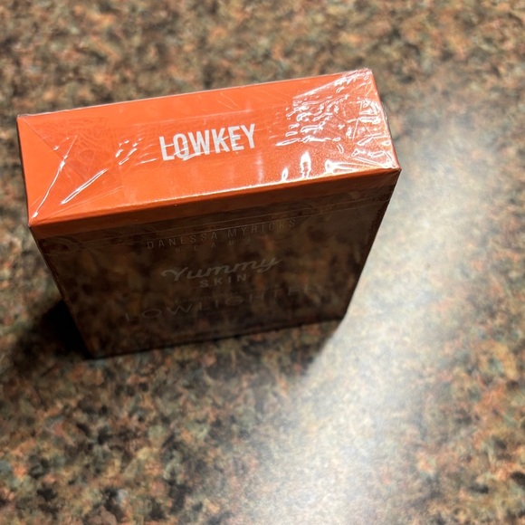 Danessa Myricks Beauty Yummy Skin Blurring Balm Powder in Bronze - Picture 2 of 3